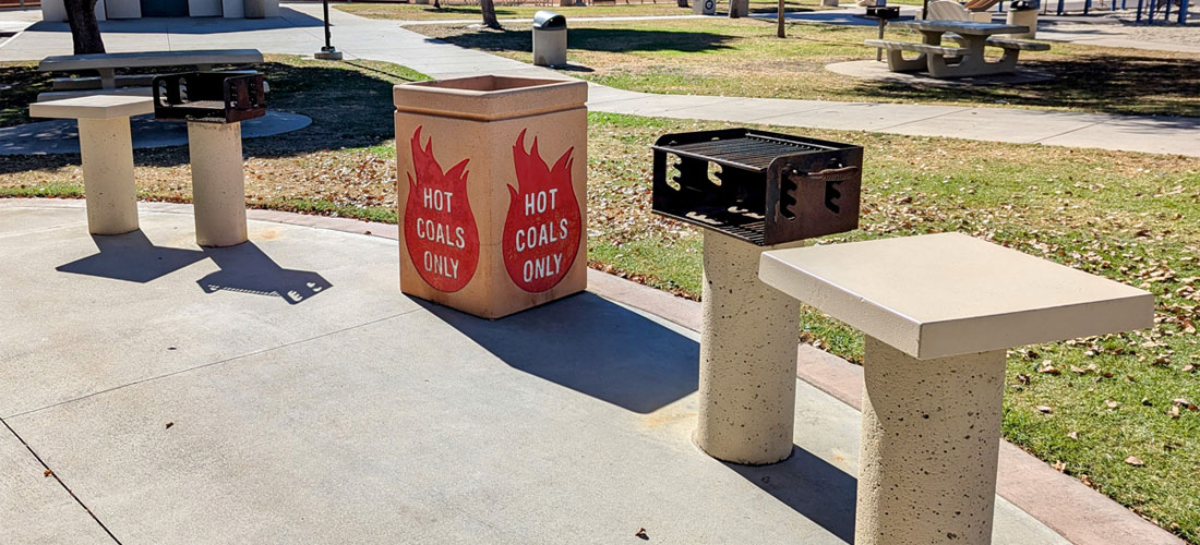 2 BBQ Grills with Side Tables